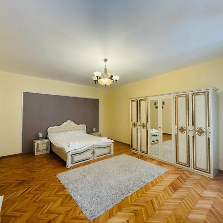 Londof Schei Apartments - Downtown Brasov Luaran gambar
