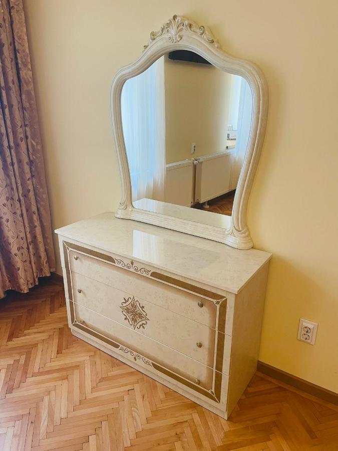 Londof Schei Apartments - Downtown Brasov Luaran gambar