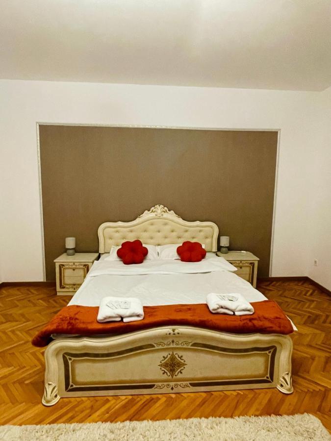 Londof Schei Apartments - Downtown Brasov Luaran gambar