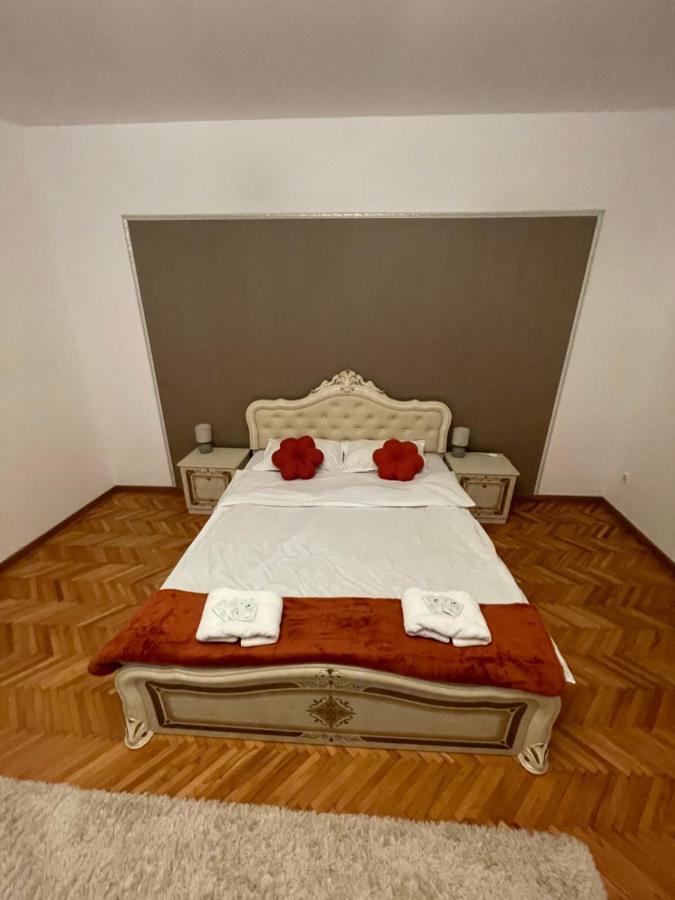 Londof Schei Apartments - Downtown Brasov Luaran gambar
