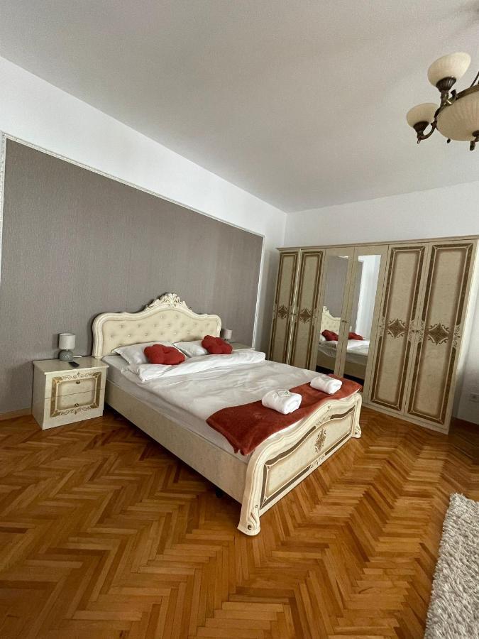 Londof Schei Apartments - Downtown Brasov Luaran gambar